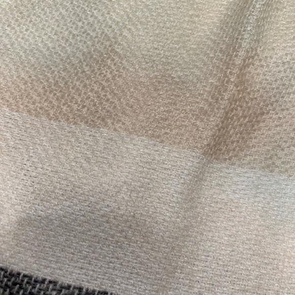 Large Ardene blanket / scarf💗 - Picture 6 of 6